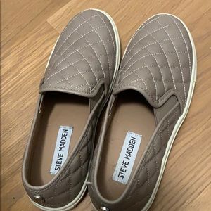 Steve Madden grey shoes